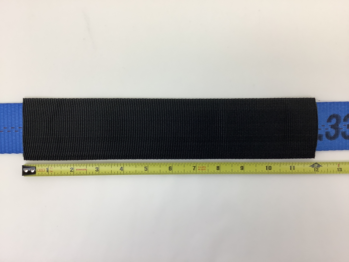large_554138_36_inch_axle_strap_car_hauler_tow_protective_sleeve_blue_red_(12).jpg
