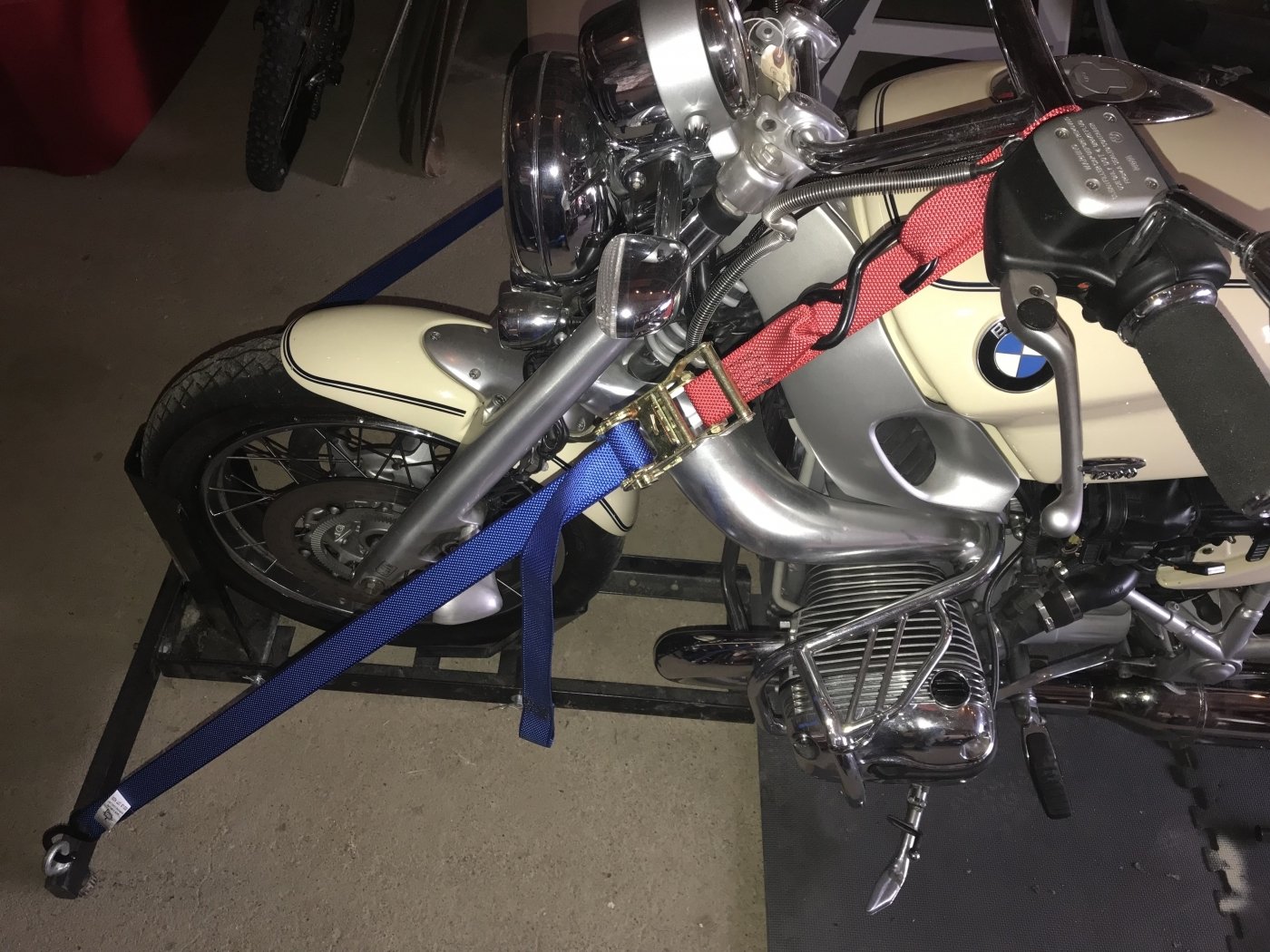 large_554306_DW_motorcycle_strap.jpg