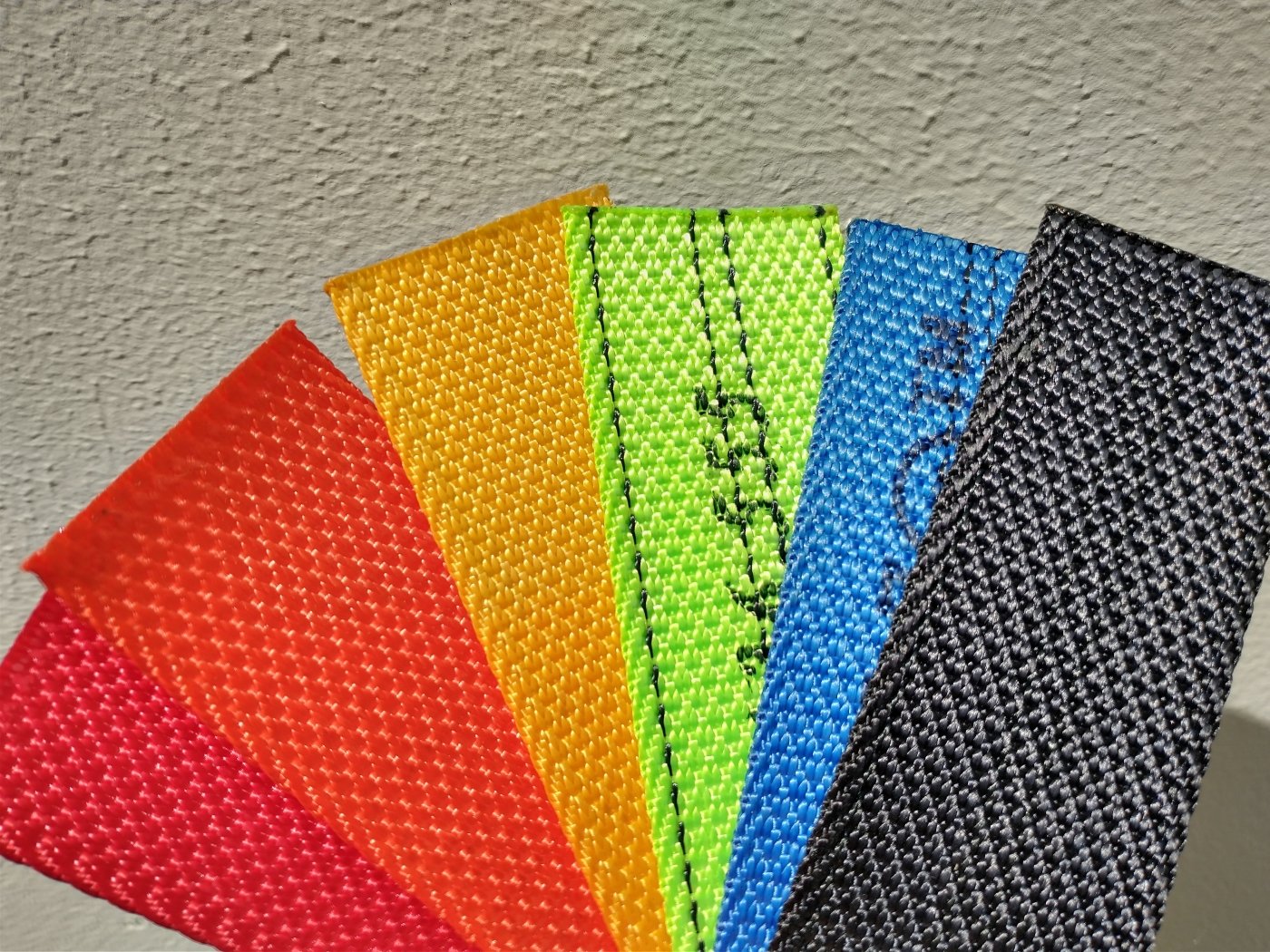 large_554566_all_the_colors_of_diamond_weave.jpg